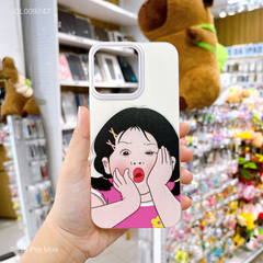 Ốp IP 15 Pro Max dẻo cô bé dễ thương áo hồng viền nhám