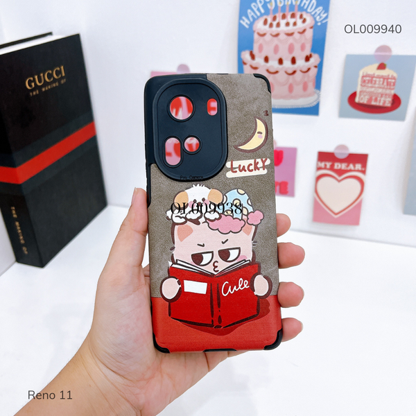 Ốp Reno 11 giả da lộn Gấu Lucky đọc sách