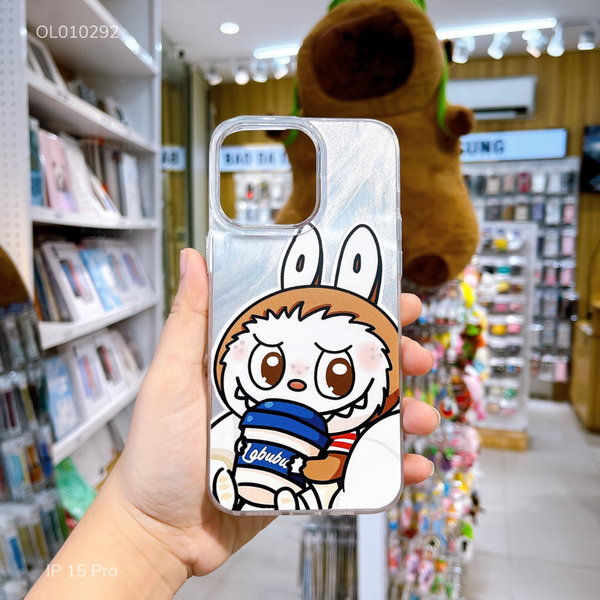 Ốp IP 15 Pro vân sóng ánh bạc Labubu ly nước