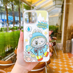 Ốp IP 15 Pro sóng bạc Labubu áo xanh Almost Hidden