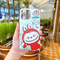 Ốp IP 14 Plus/15 Plus sóng bạc Labubu nâu nền xanh lá