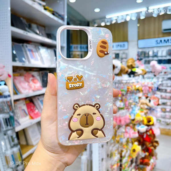 Ốp IP 16 Pro Max vân xà cừ Capybara nổi Toy Story