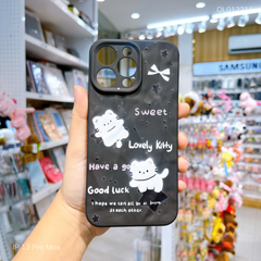 Ốp IP 12 Pro Max dẻo vân gồ ghề Lovely Kitty nền đen