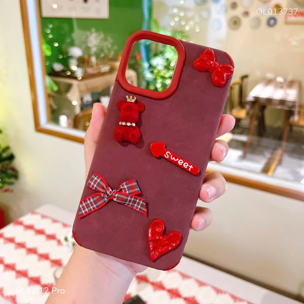 Ốp IP 12/12 Pro giả da lộn đính Gấu Sweet đỏ đô