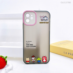 Ốp IP 12 6.1 vân vali nhám hoạt hình Pooh