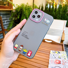 Ốp IP 16 Pro vân vali nhám hoạt hình Pooh