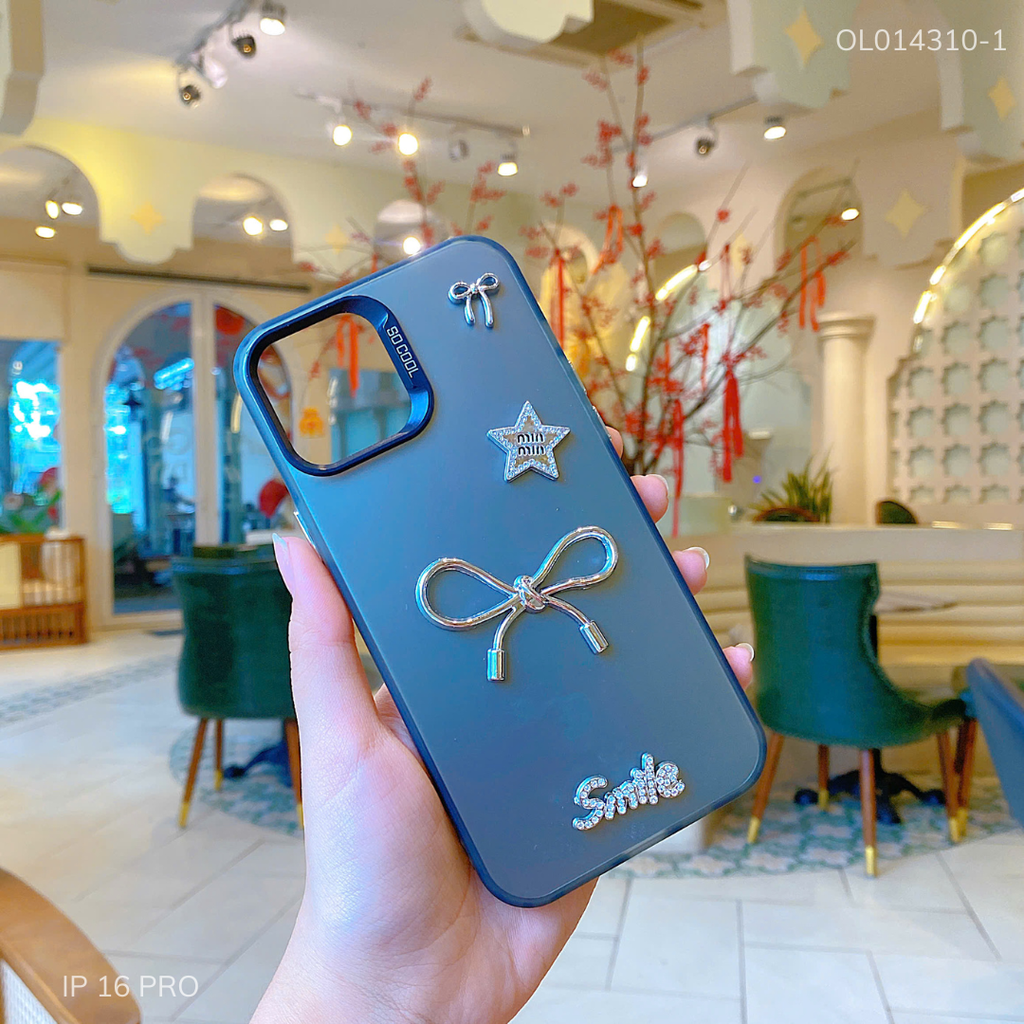 ** Ốp IP 16 Pro 6.3 lưng nhám nơ bạc Smile sao Minmin