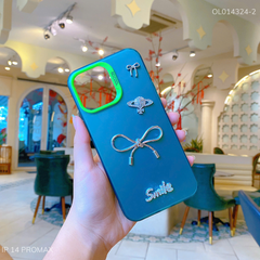 ** Ốp IP 13 Pro Max lưng nhám nơ bạc Smile sao thổ