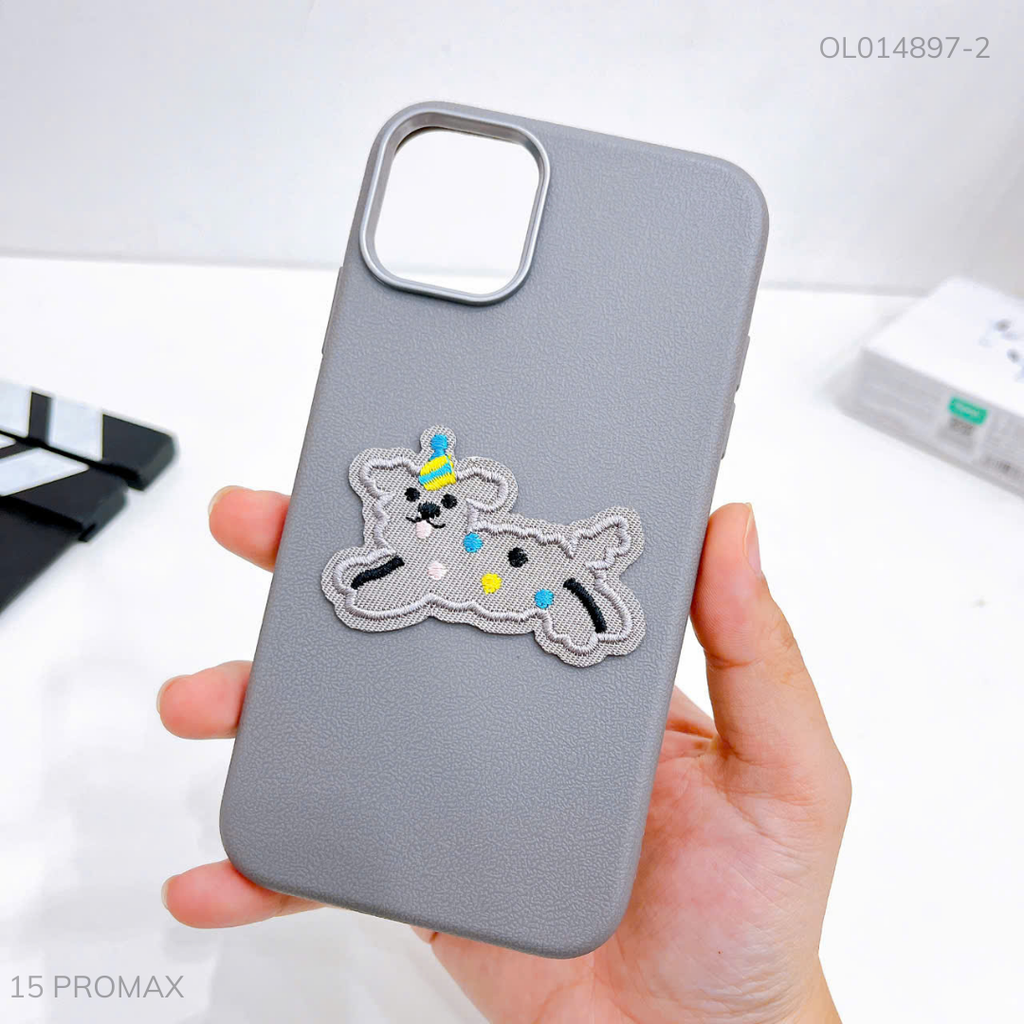 Ốp IP 15 Pro Max vân sần hình thêu