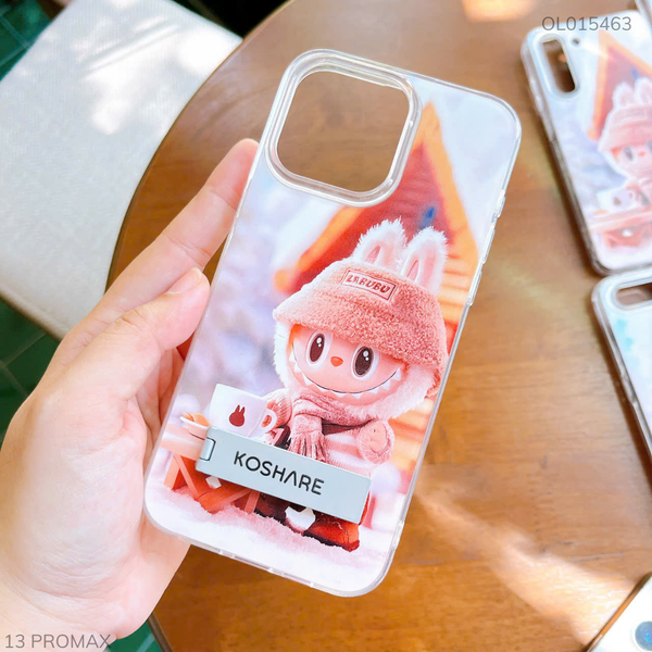Ốp IP 13 Pro Max lưng cứng in Labubu giá đỡ