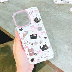 ** Ốp IP 15 Pro dẻo in nhiều mèo nơ hồng bảo vệ Camera