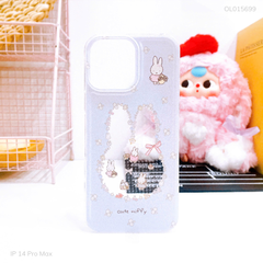 Ốp IP 14 Pro Max dẻo mặt thỏ trong nền xanh