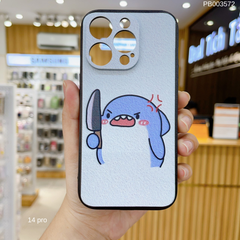 Ốp IP 14 Pro dẻo in 3D baby shark cầm dao