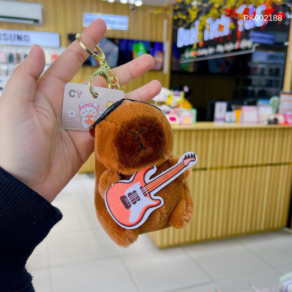** Móc khoá nhồi bông Capypara ôm đàn