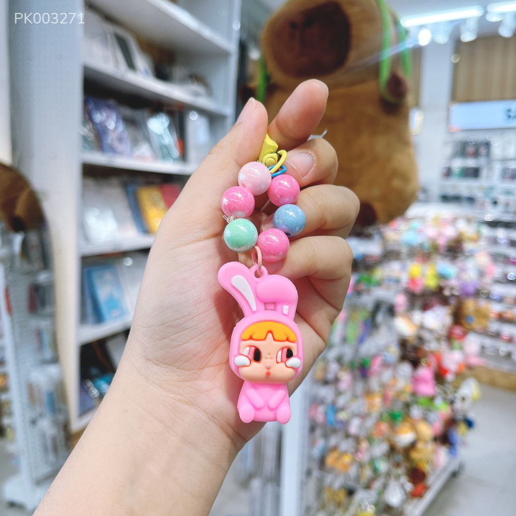 ** Móc khóa chuỗi ngọc trai cô gái