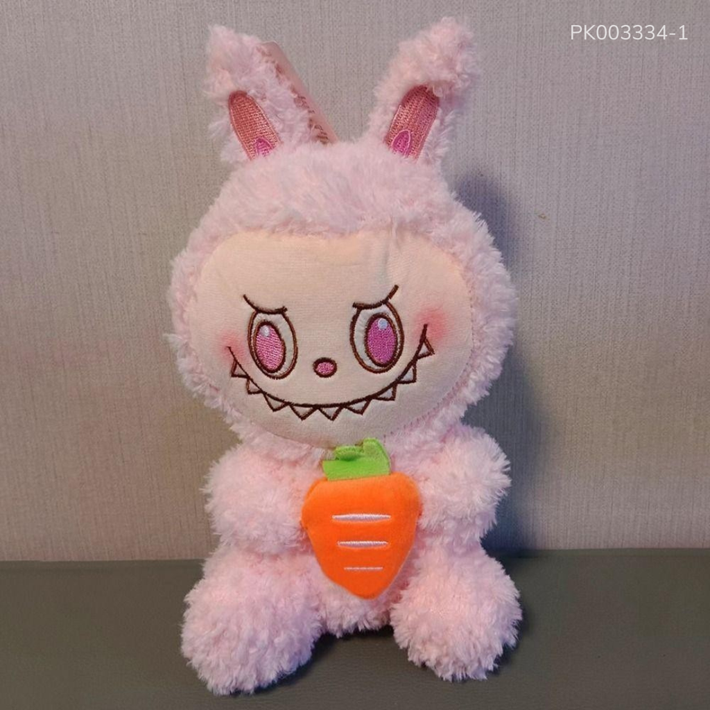 ** Gấu bông Labubu ôm cà rốt