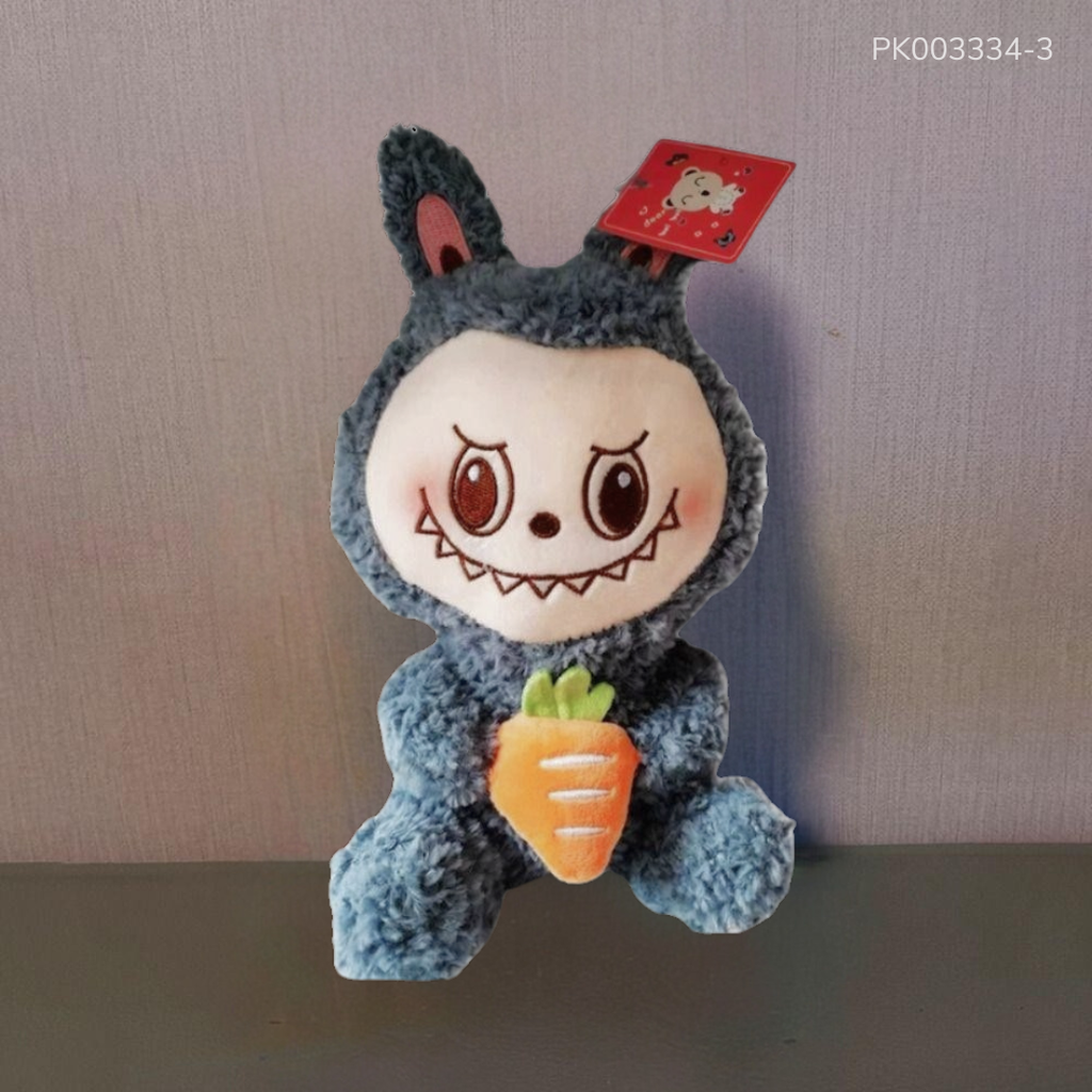 ** Gấu bông Labubu ôm cà rốt