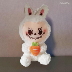 ** Gấu bông Labubu ôm cà rốt