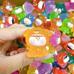 ** Charm Cô gái nón Gấu trong