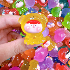 ** Charm Cô gái nón Gấu trong