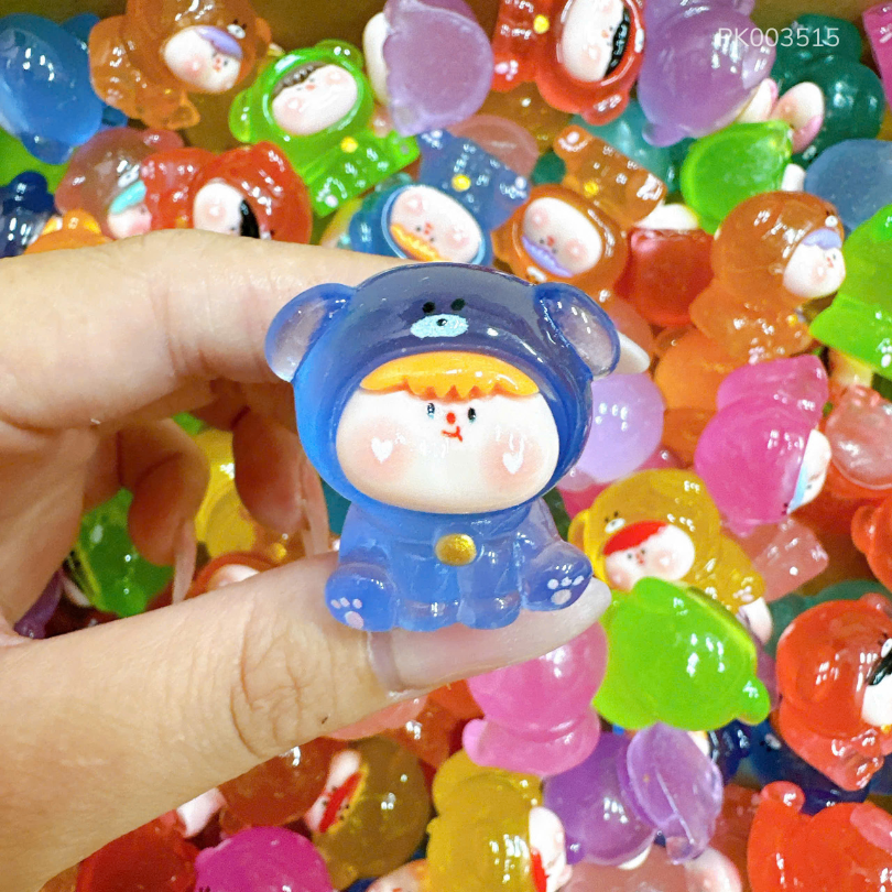 ** Charm Cô gái nón Gấu trong