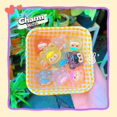 ** Charm cô gái biểu cảm nhũ nhỏ