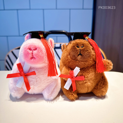 ** Móc khóa bông Capybara Hồng tốt nghiệp