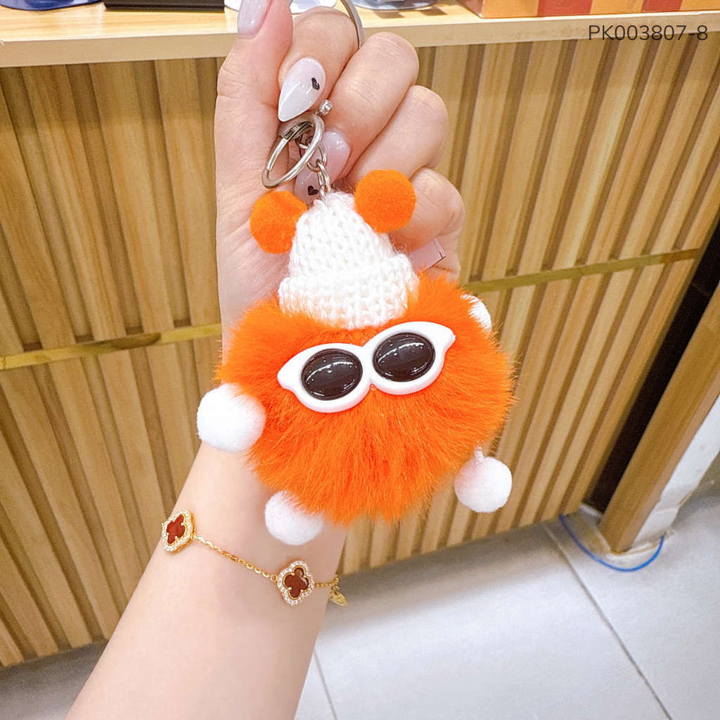 Móc khóa bông đội nón len đeo kính