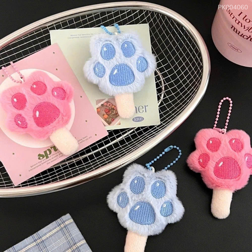 ** Móc khóa bông que chân mèo