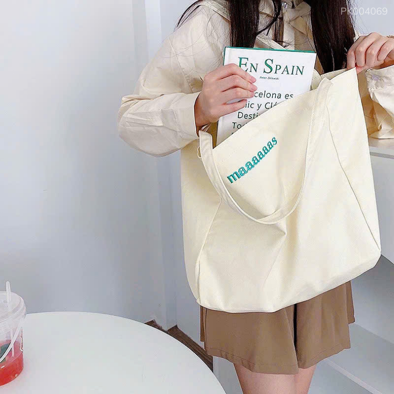 ** Túi vải đeo vai thêu chữ Maaaaas