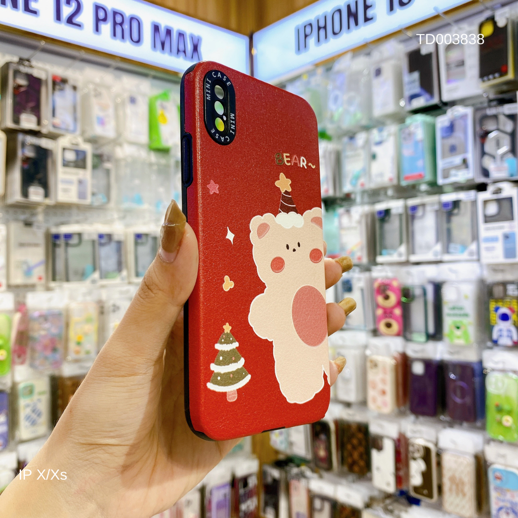 Ốp IP X Gấu má hồng nền đỏ vân da sần