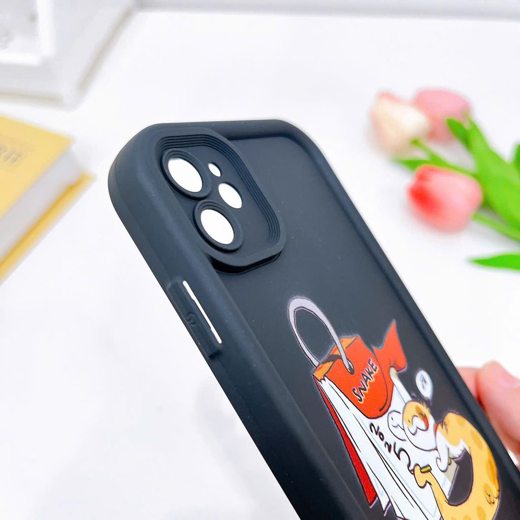 Ốp IP 12 Pro Max dẻo rắn vàng Snack viền nổi