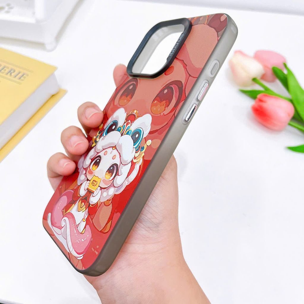 ** Ốp IP 14 Pro Max lưng cứng rắn đội lân ngậm vàng