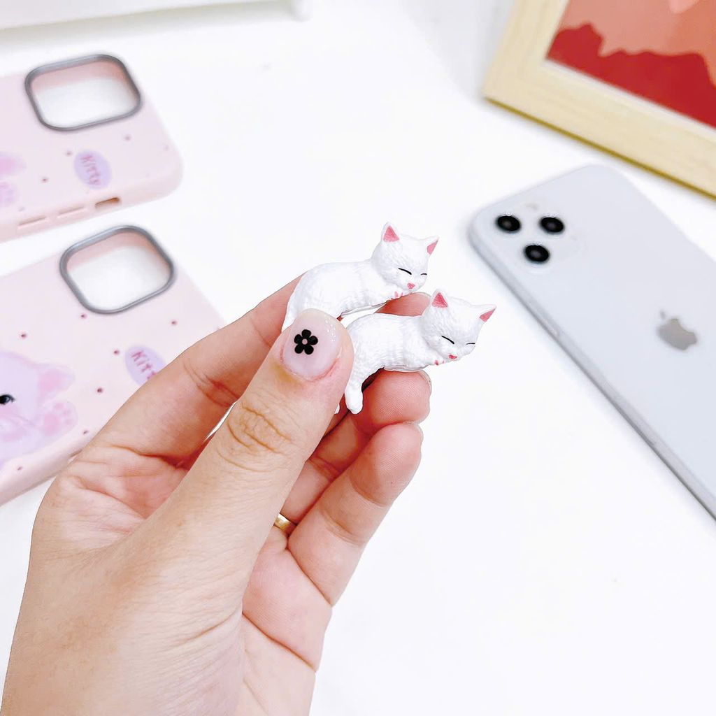 Ốp IP 14 Pro Max dẻo vân sần mèo hồng chữ Kitty