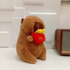 ** Gấu bông Capybara ôm khoai tây