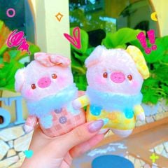 ** Móc khóa bông heo áo kẻ sọc