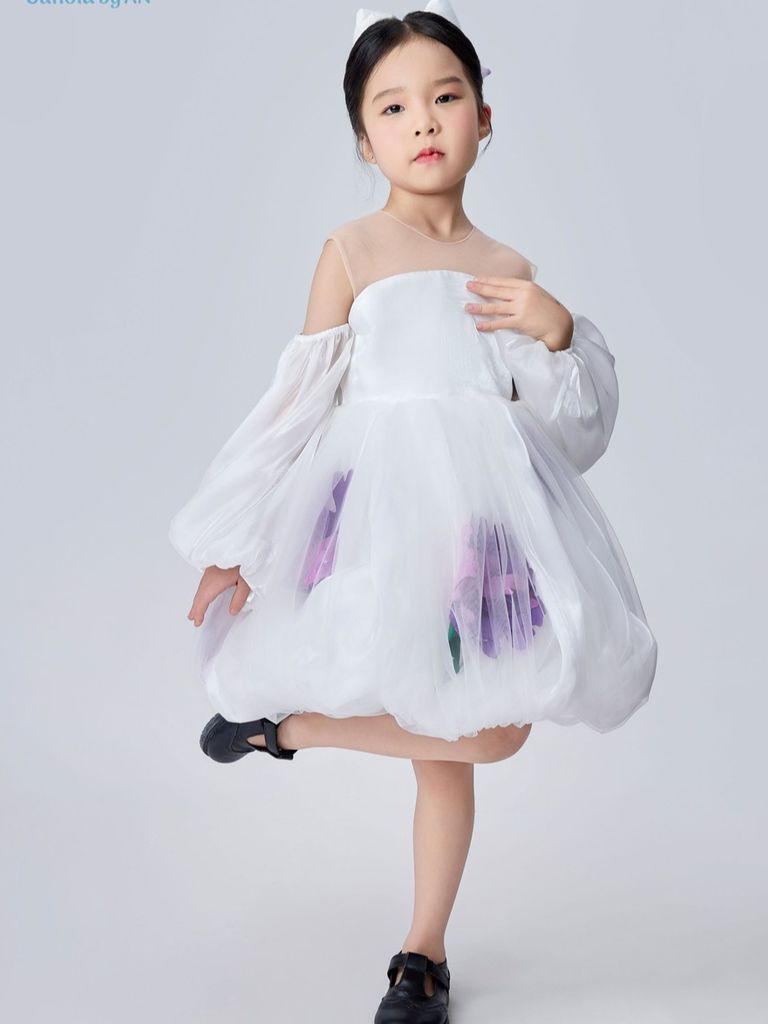 Váy công chúa bé gái trễ vai tay bồng hoạ tiết hoa tím màu trắng Huyên Thảo Dress - Eunoia By AN