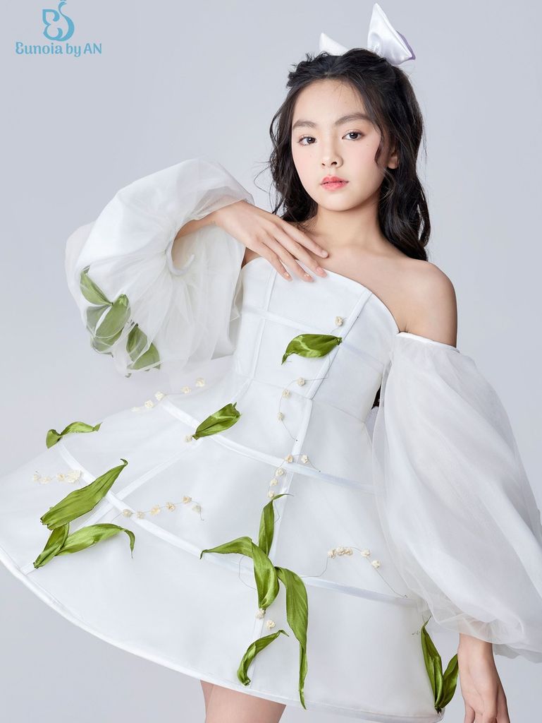 Váy công chúa bé gái tay bồng trễ vai đính hoa thủ công màu trắng Tỷ Ngọc Dress - Eunoia By AN