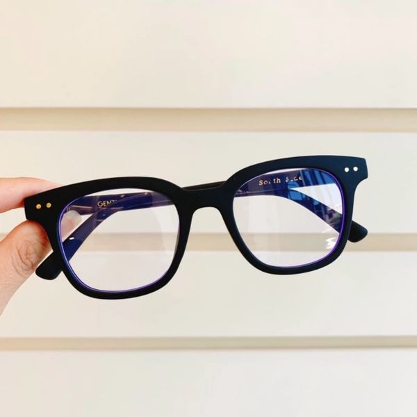  T  r  e  n  d  y     G  l  a  s  s  e  s monter 