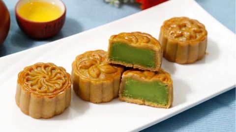  Bánh trung thu vị đậu xanh lá dứa 