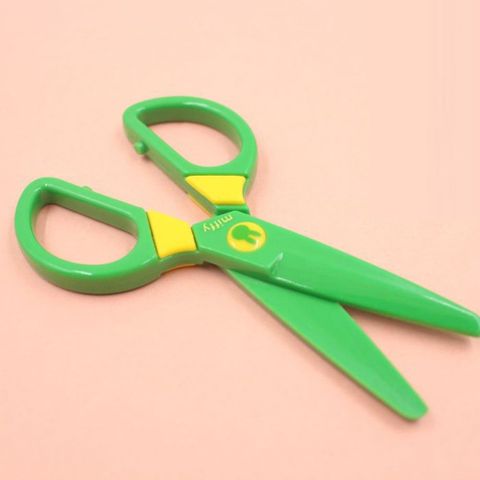  Kéo Nhựa học sinh M&G FSS91304 sản phẩm chính hãng (Giao màu ngẫu nhiên ạ) 