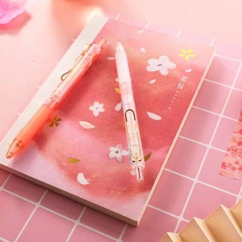  Bút Chì Kim Ngòi 0.mm5 Thân In Hoa Anh Đào Ampj4003 Sản Phẩm Chính Hãng (Giao màu ngẫu nhiên ạ) 