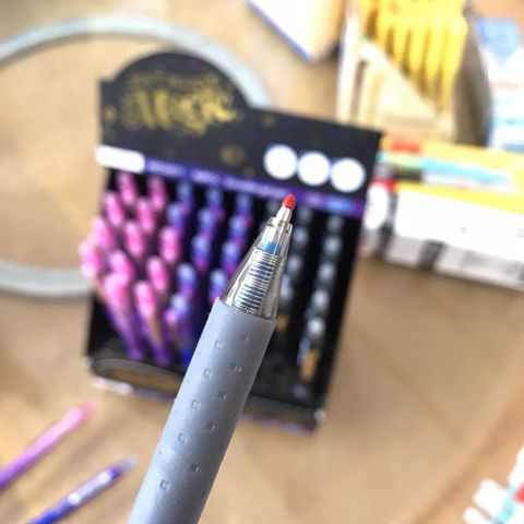  Bút bi tẩy bấm AKPJ267nét 0.5 hàng M&G chất lượng mực đậm xóa sạch viết êm (giao màu ngẫu nhiên ạ) 