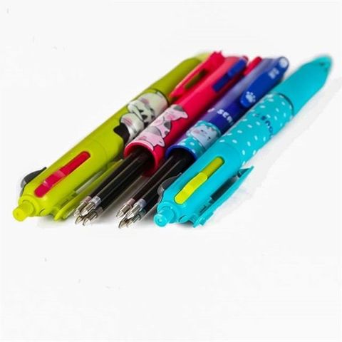  Bút bi bốn màu 0.7mm nhiều màu in mèo thần tài ABP803S6 (36/1296)(Giao màu ngẫu nhiên ạ) 