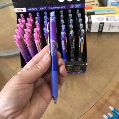  Bút bi tẩy bấm AKPJ267nét 0.5 hàng M&G chất lượng mực đậm xóa sạch viết êm (giao màu ngẫu nhiên ạ) 
