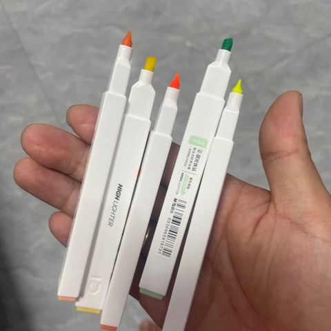  Bút nhớ highligh siêu đẹp màu đẹp chống loá bảo vệ mắt, thân hình chữ nhật đầu viết dẻo cực kỳ êm 