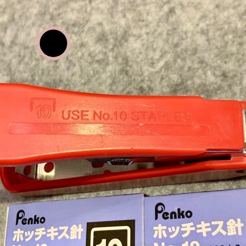  Dập ghim Plus số 10 dạng vỉ, tặng kèm 2 hộp ghim bấm số 10 hàng chính hãng (Giao màu ngẫu nhiên ạ) 