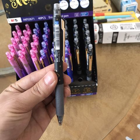  Bút bi tẩy bấm AKPJ267nét 0.5 hàng M&G chất lượng mực đậm xóa sạch viết êm (giao màu ngẫu nhiên ạ) 