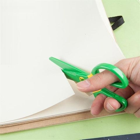  Kéo Nhựa học sinh M&G FSS91304 sản phẩm chính hãng (Giao màu ngẫu nhiên ạ) 