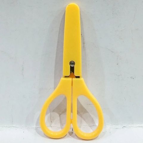  Kéo Học Sinh Có Nắp Đậy Baoke Oule sản phẩm chính hãn (Giao màu ngẫu nhiên ạ) 